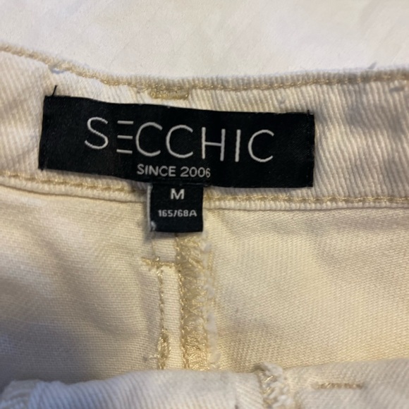 Off white Denim Skirt. Size M, Button up - Picture 2 of 3
